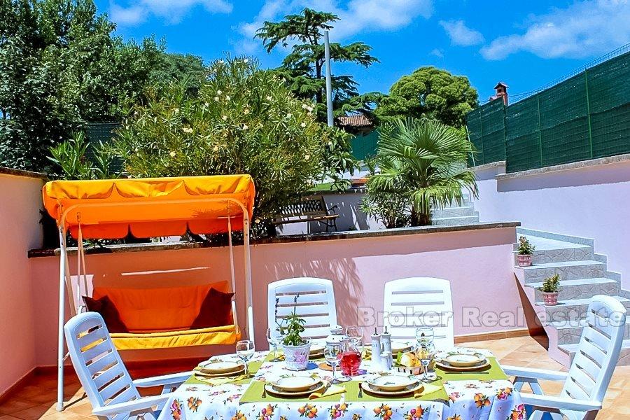 Odnowiony dom z basenem, na sprzedaż