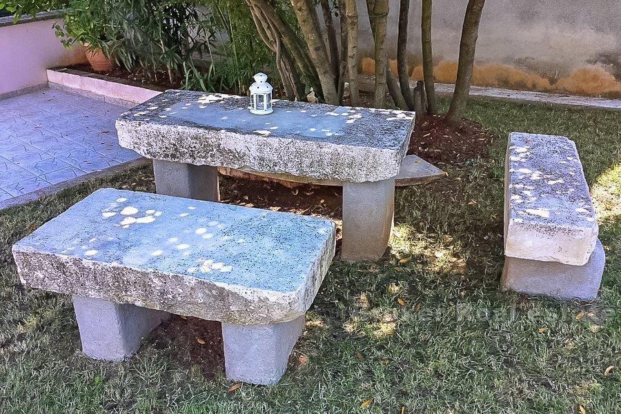 Odnowiony dom z basenem, na sprzedaż