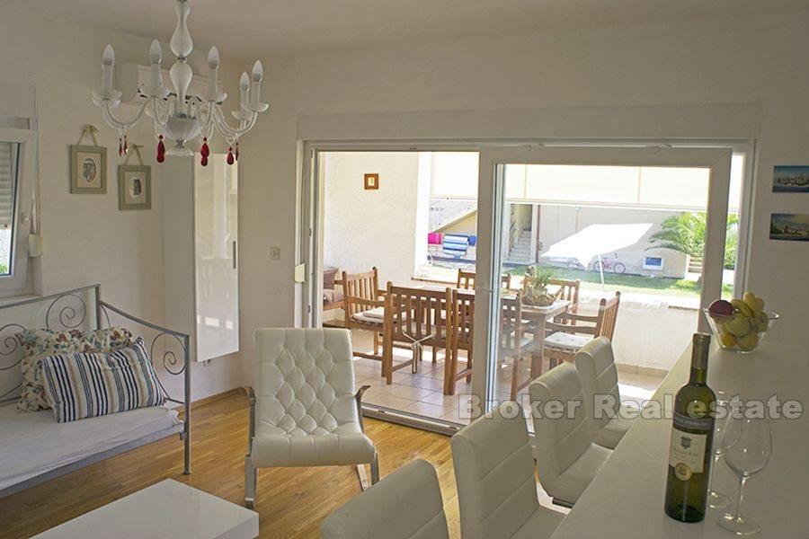 To-roms leilighet i en liten bygning