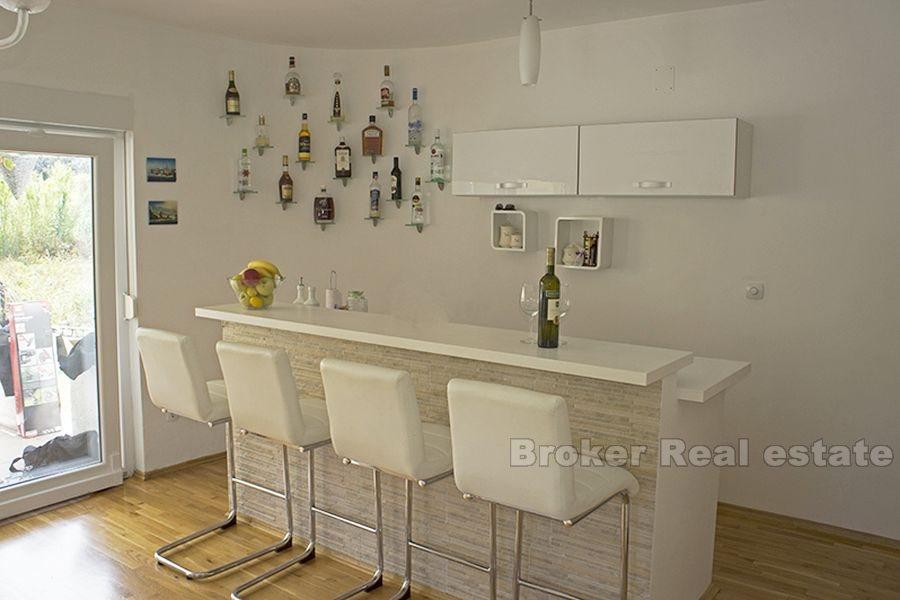 To-roms leilighet i en liten bygning