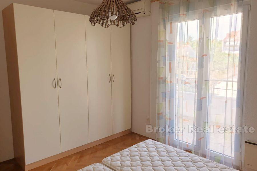 Квартира с двумя спальнями в небольшом здании