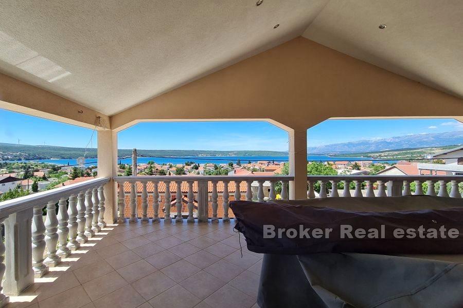 Casa indipendente con vista mare, in vendita