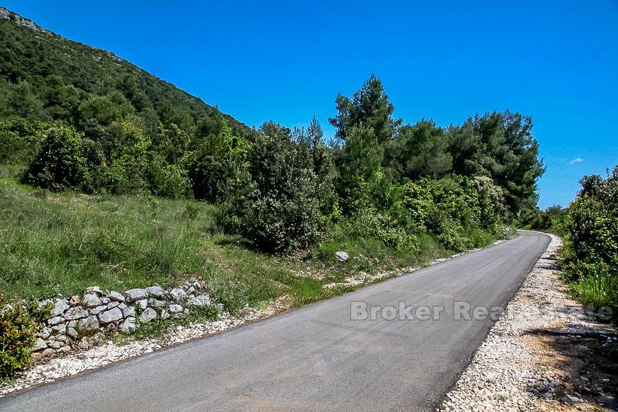 Строительный участок у моря, продается