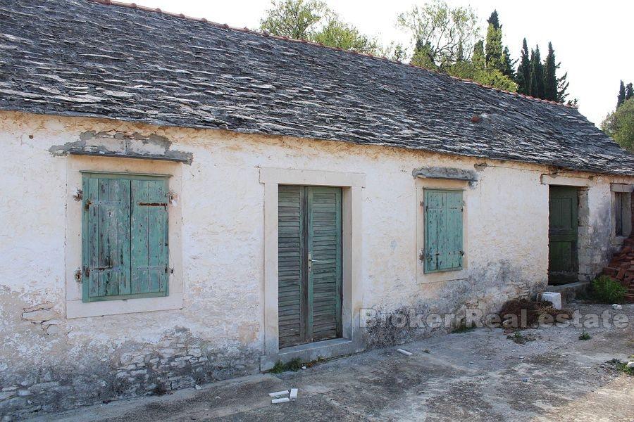 Stara kamena kuća, na prodaju