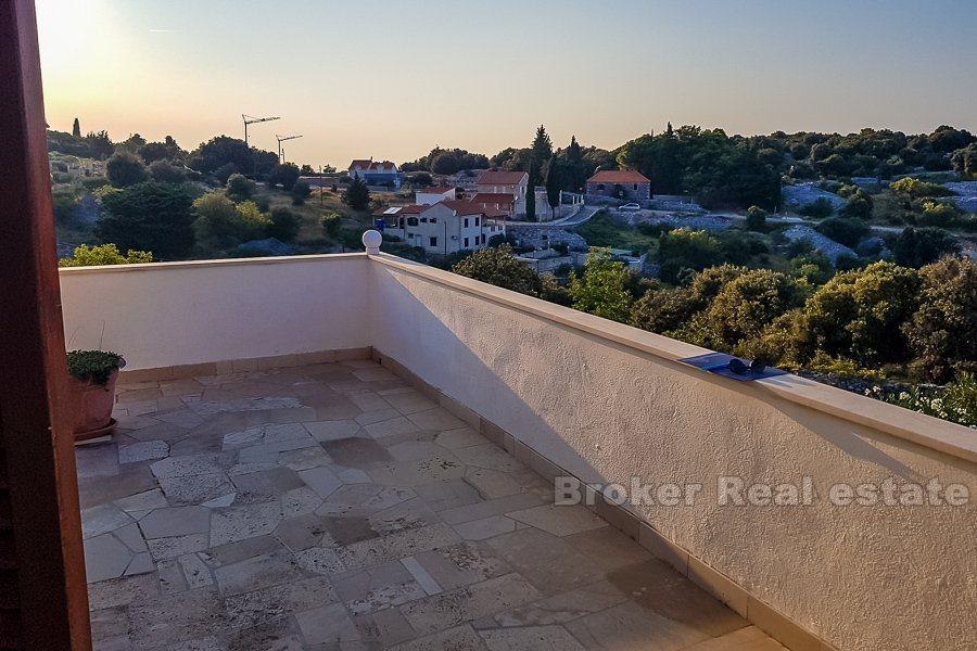 Charmante maison avec piscine, à vendre