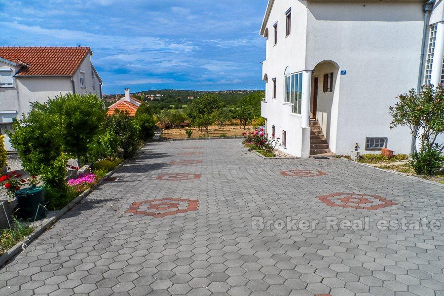 Detached house with a large garden, for sale