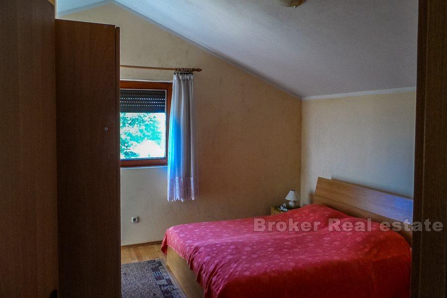 Rodinný dům s velkou zahradou, na prodej