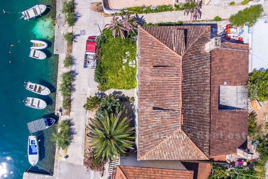 Dvije jedinice u kamenoj kući, na prodaju