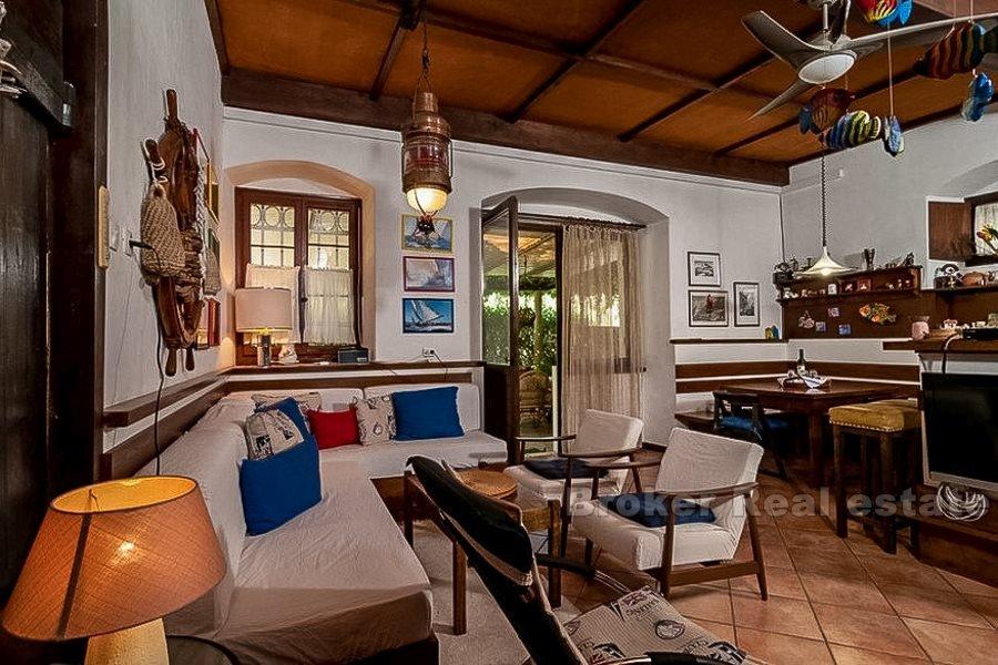 Dvije jedinice u kamenoj kući, na prodaju