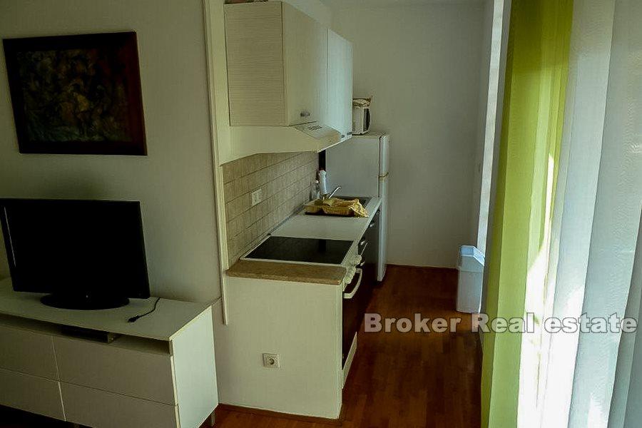 Двухэтажная квартира, полностью меблированная, продается