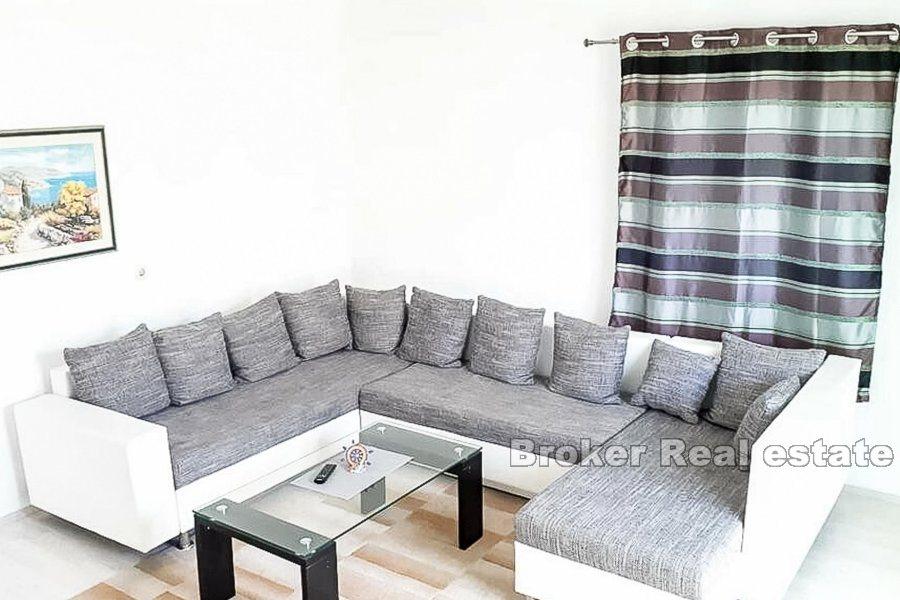 Dom z apartamentami w cichej okolicy, na sprzedaż