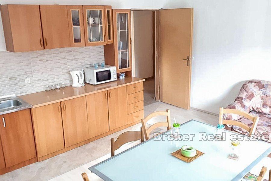 Dom z apartamentami w cichej okolicy, na sprzedaż