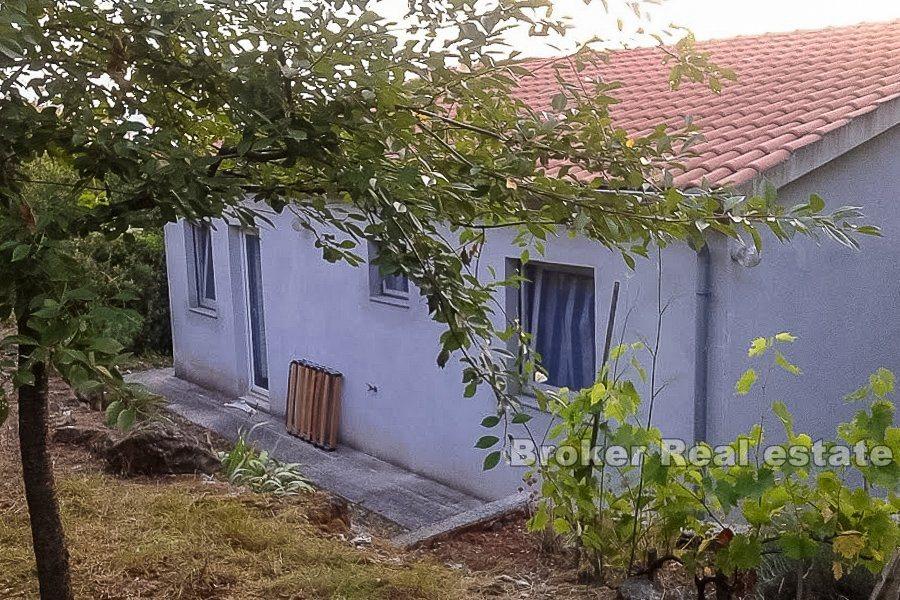 Detached house with the sea view, on sale