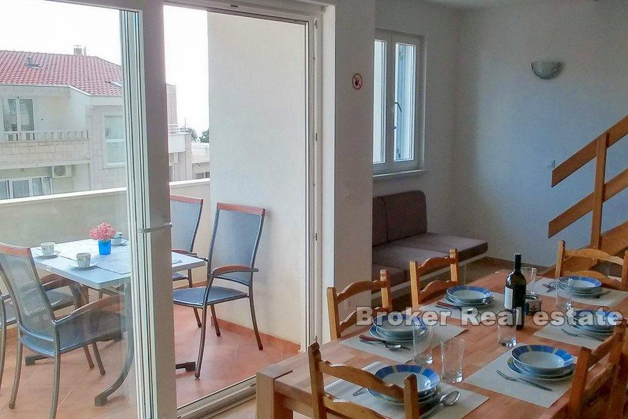 Trzypokojowe mieszkanie na dwóch piętrach, na sprzedaż