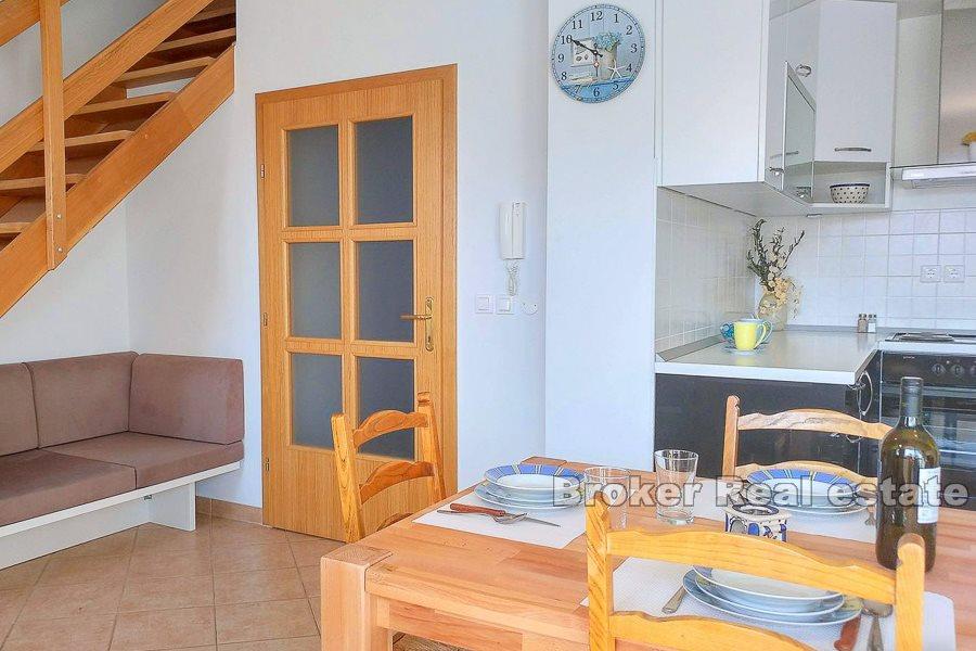 Trzypokojowe mieszkanie na dwóch piętrach, na sprzedaż