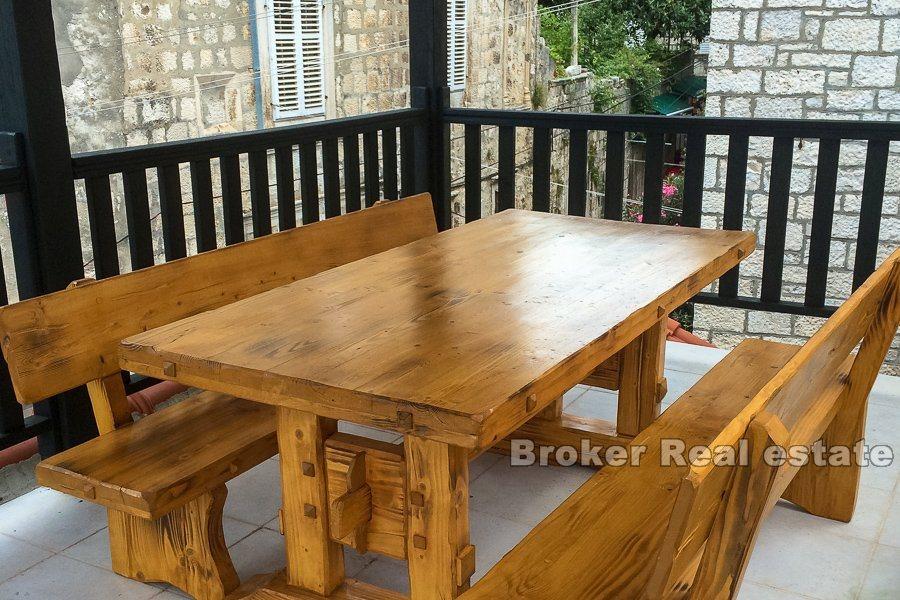 Propriété intéressante au coeur de la vieille ville, à vendre