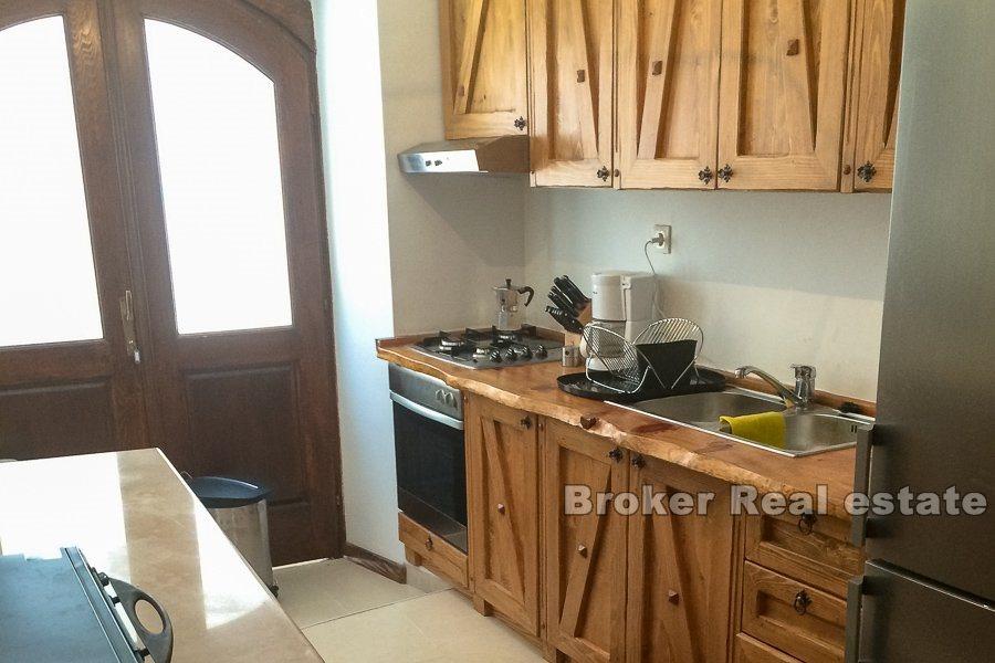 Propriété intéressante au coeur de la vieille ville, à vendre