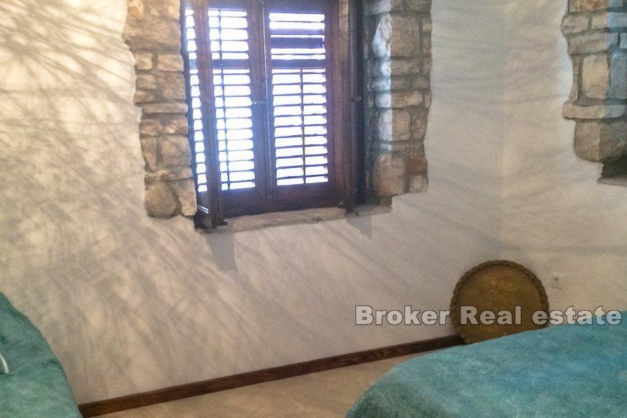 Propriété intéressante au coeur de la vieille ville, à vendre