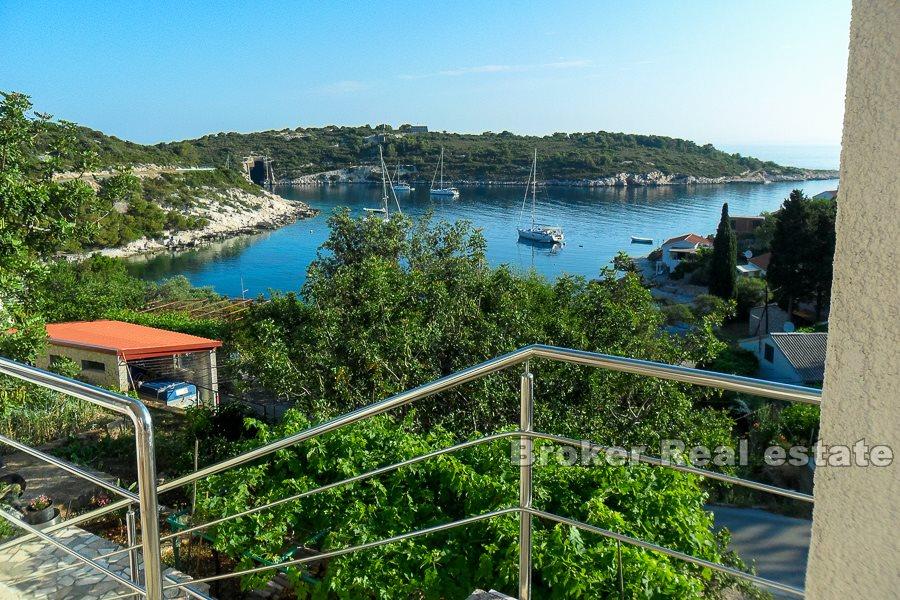 Detached house with a beautiful bay view, for sale