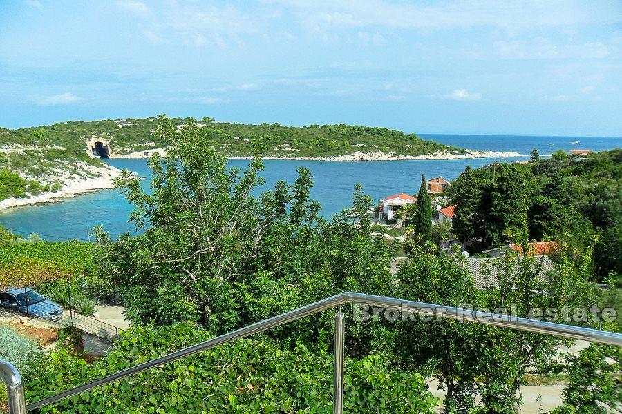 Detached house with a beautiful bay view, for sale