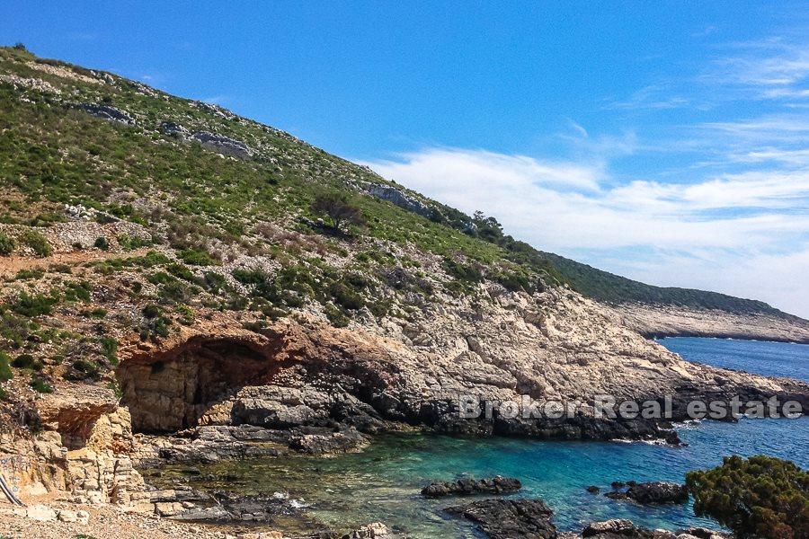 Jordbruksland ved sjøen, til salgs