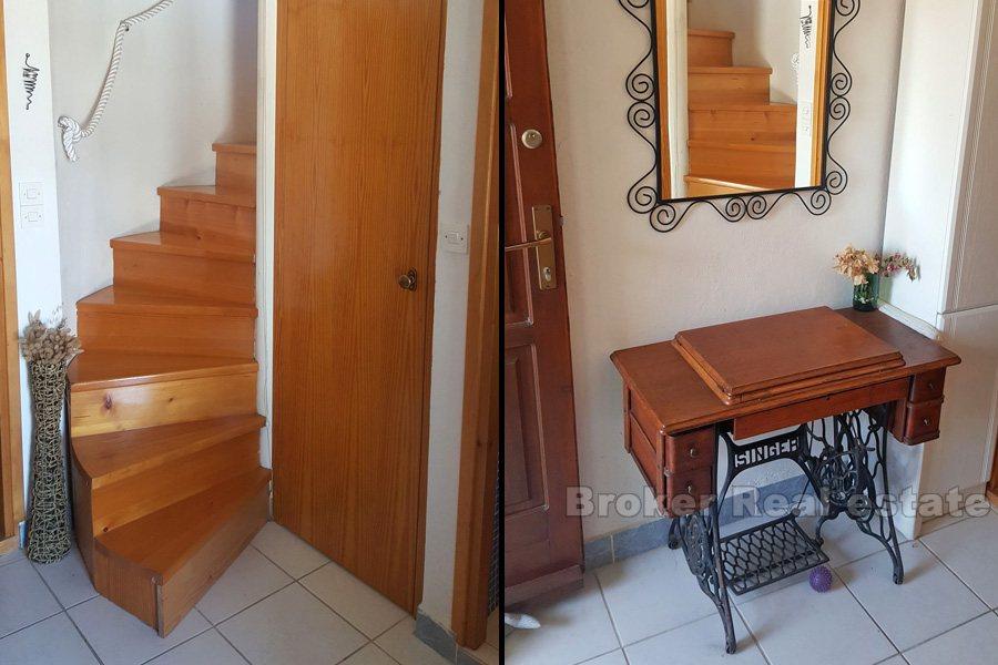 Прекрасный далматинский каменный дом