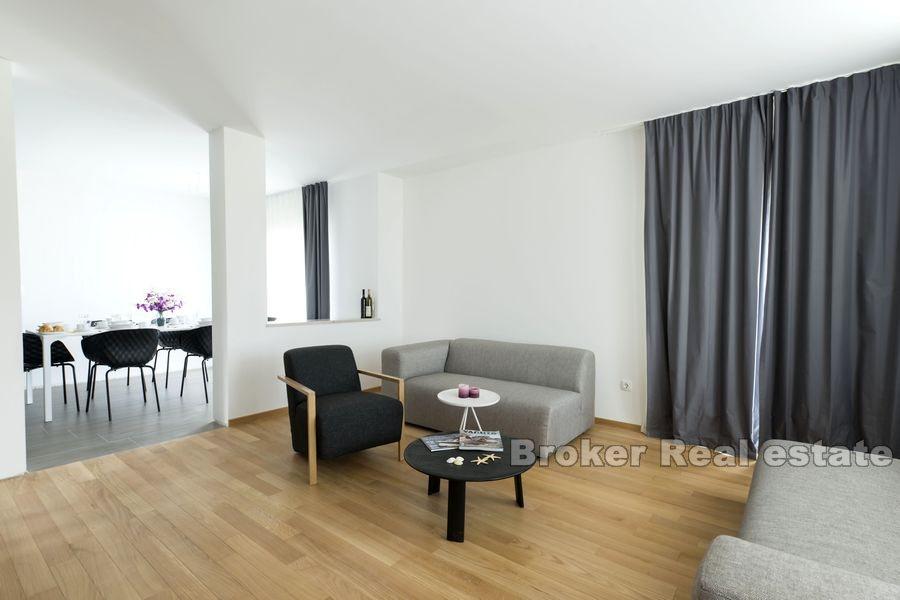 Novoizgrađeni apartmani u blizini mora