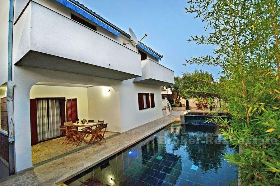 Maison individuelle avec piscine