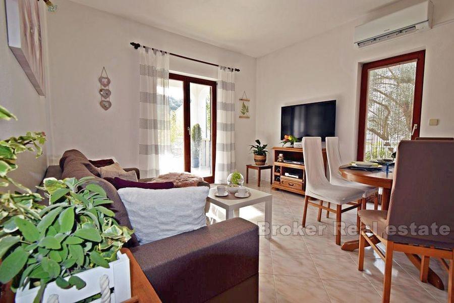 Dom wolnostojący z basenem