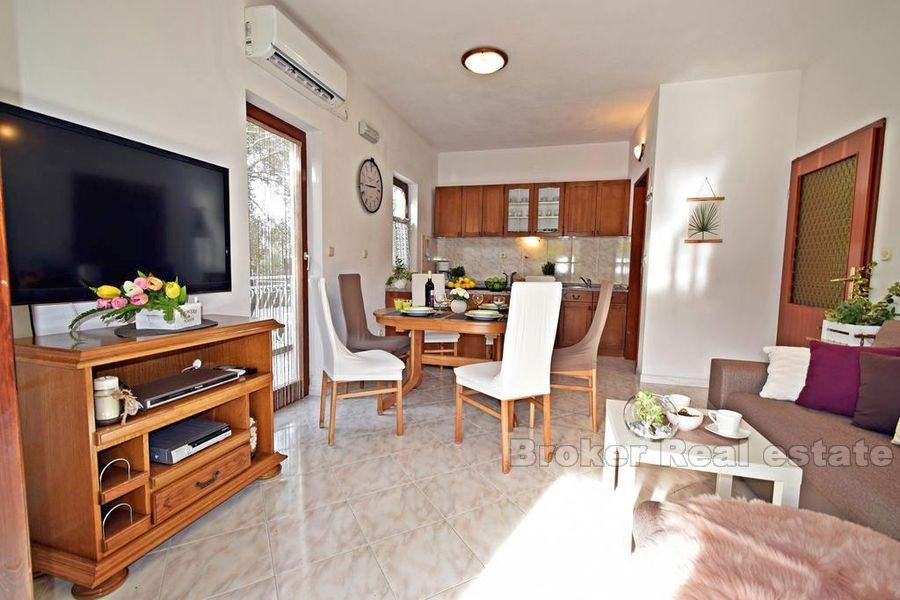 Dom wolnostojący z basenem