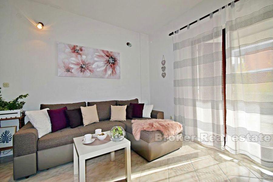 Dom wolnostojący z basenem