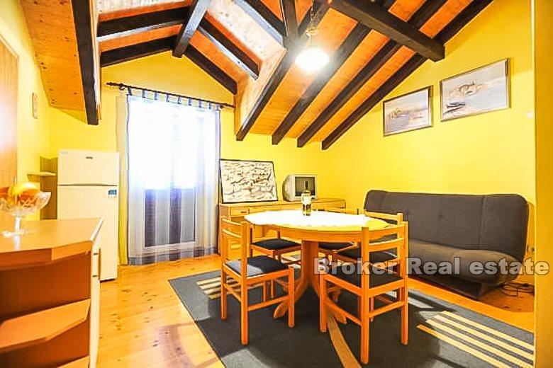 Samostojeća kuća uz more, na prodaju