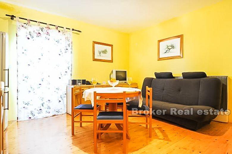 Detached house by the sea, for sale