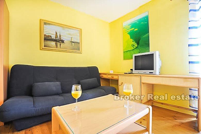 Detached house by the sea, for sale