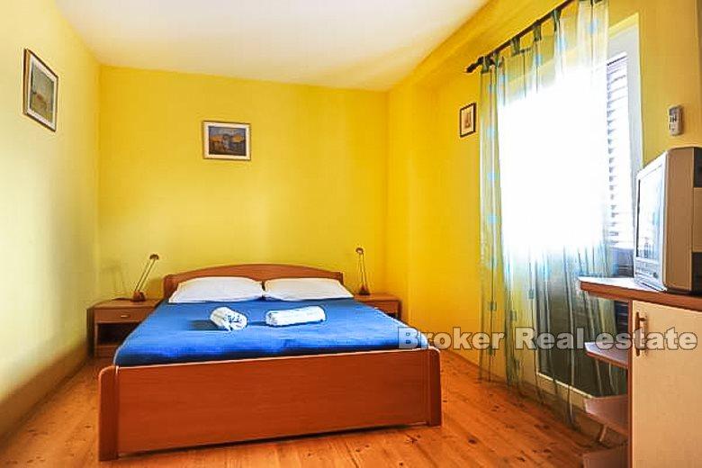 Detached house by the sea, for sale