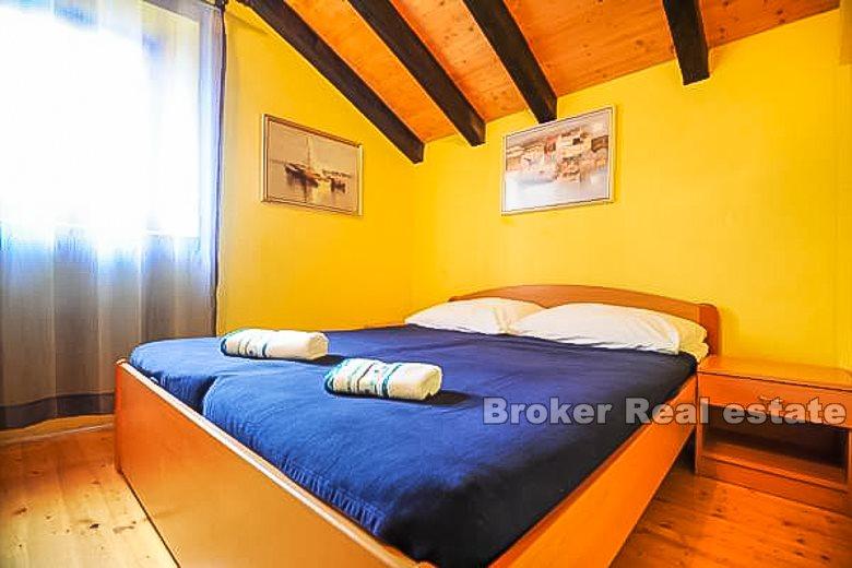 Detached house by the sea, for sale