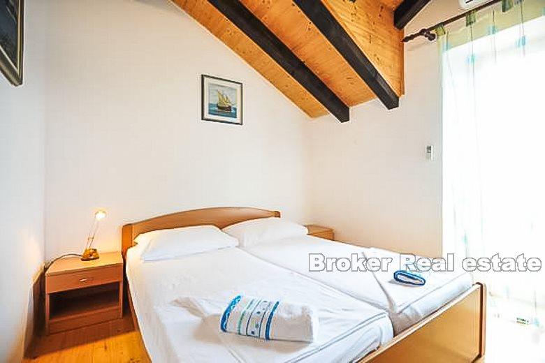 Detached house by the sea, for sale