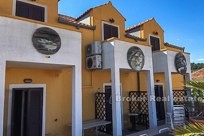 Detached house by the sea, for sale