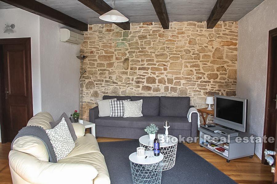 Detached stone house in a quiet location, for sale