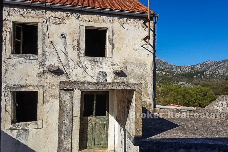 Dvojna ruševna kamena kuća, na prodaju