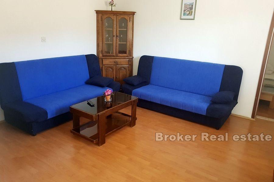 Dom z apartamentami z widokiem na morze