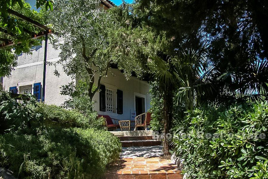 Detached house with land, for sale