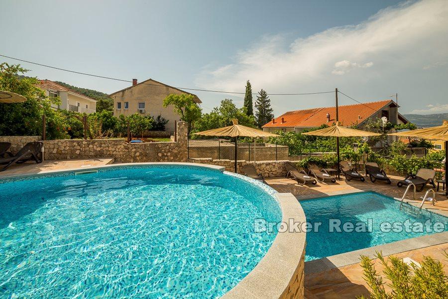 Apartments with pool and sea view