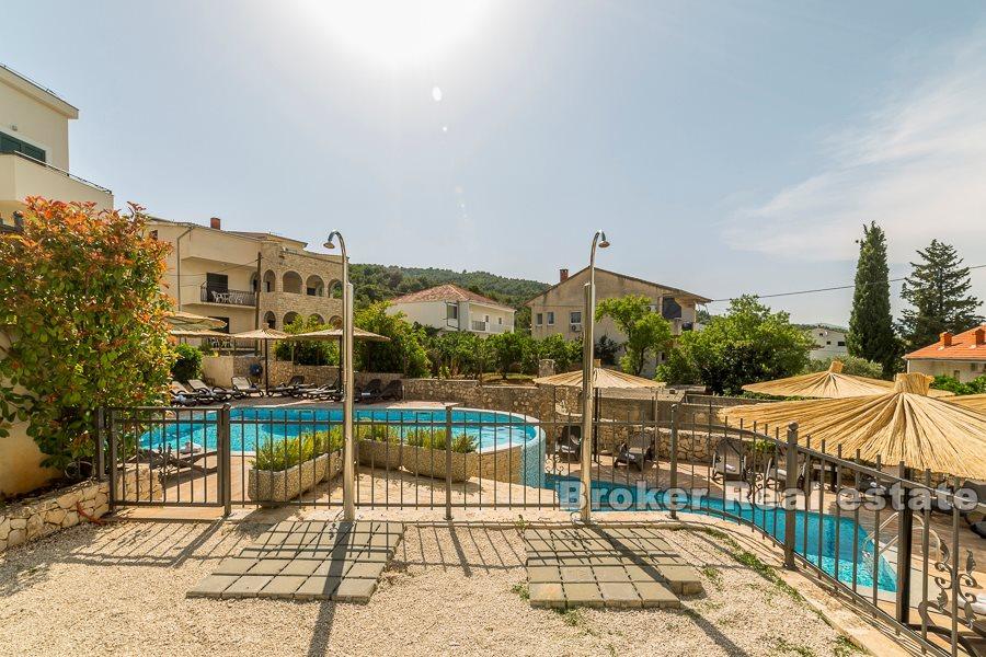 Apartments with pool and sea view