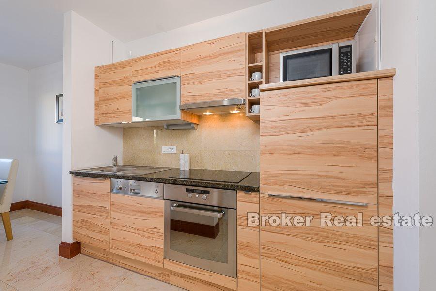 Apartamenty z widokiem na basen i morze