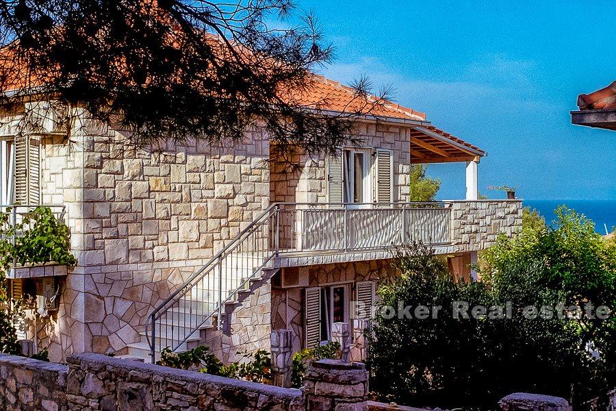 Частный двухэтажный дом на продажу