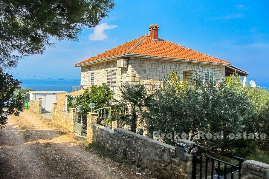 Частный двухэтажный дом на продажу