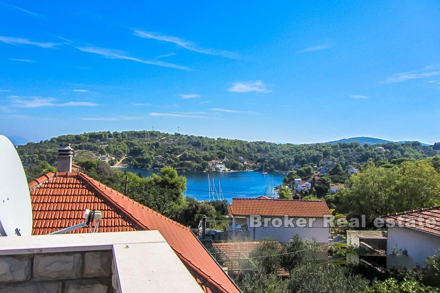 Wolnostojący dwupiętrowy dom na sprzedaż