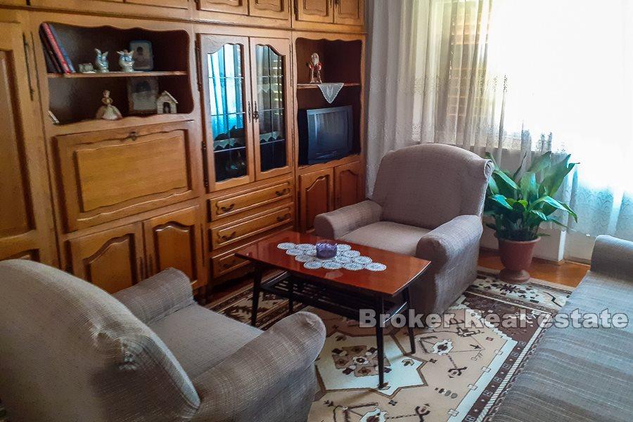 Appartement de deux chambres sur deux étages, à vendre