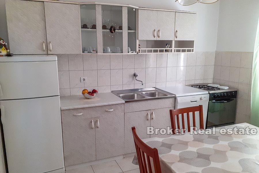 Appartement de deux chambres sur deux étages, à vendre